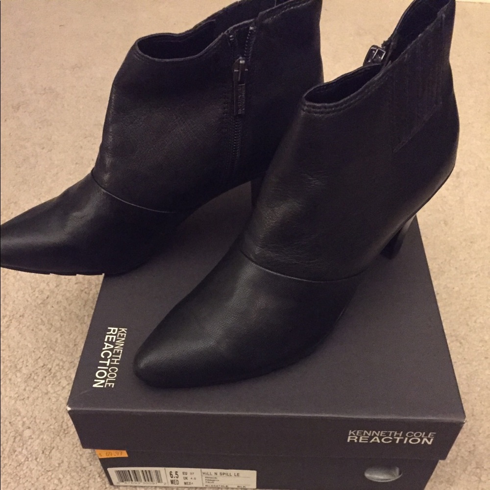 New Kenneth Cole reaction black booties6.5